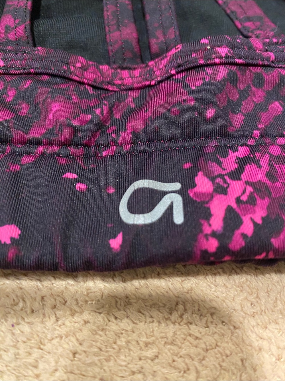 GapFit Black & Magenta Strappy Sports Bra - Picture 3 of 4